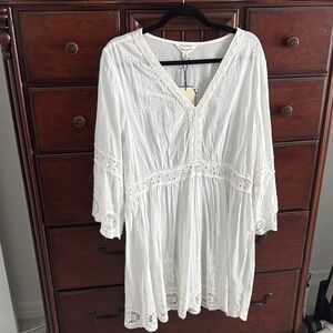Women’s White Eyelet V-Neck Dress